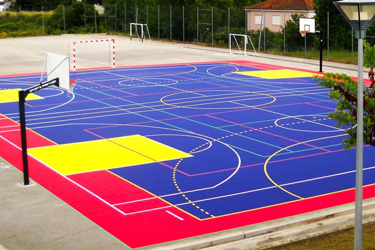 Basketball Court Flooring: Acrylic, Wooden or Modular Tile?